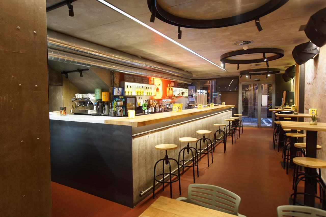 Bearan Bar & *